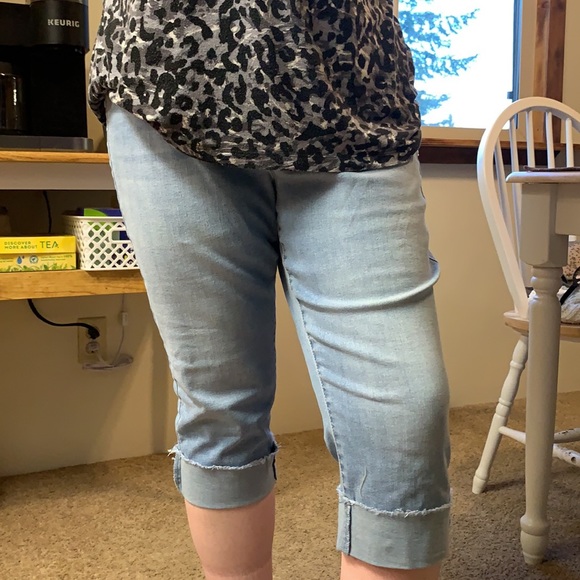 Capri Jeans - Picture 3 of 5